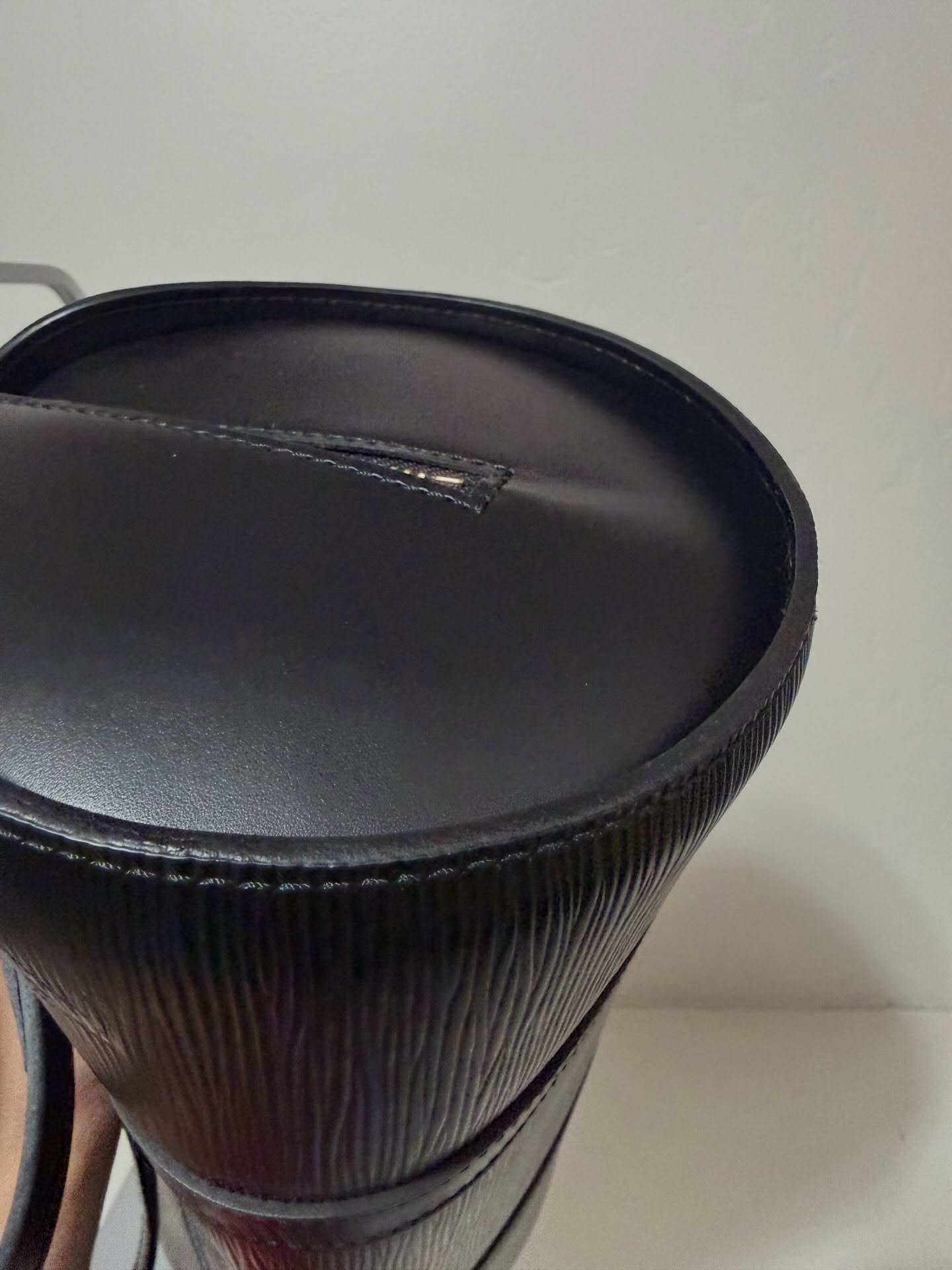 [ PRE LOVED ] Louis Vuitton EPI Leather Soufflot with pouch