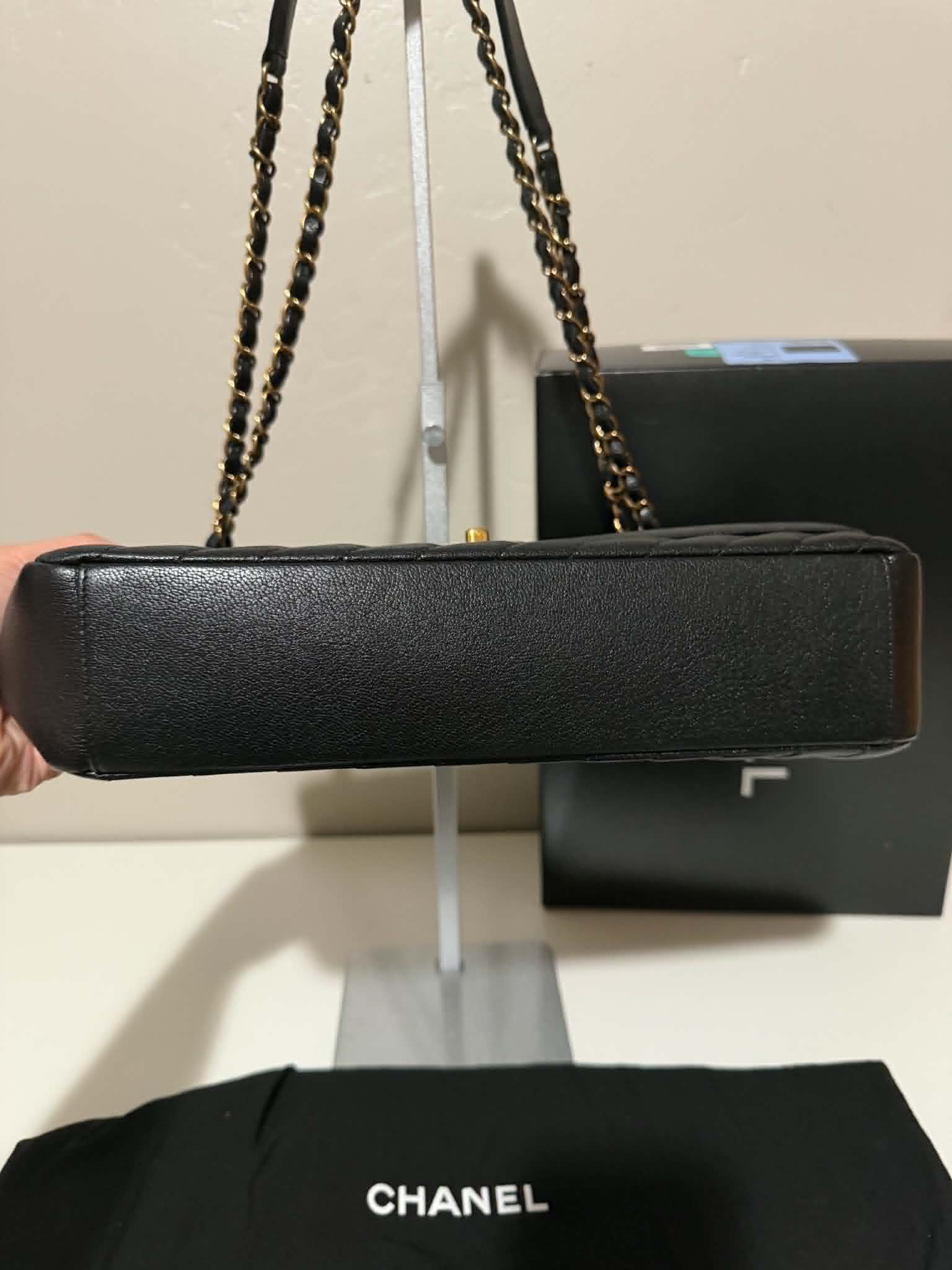 [ PRE LOVED ] CHANEL Black Diagonal Quilted Leather Medium Classic Single Flap Bag