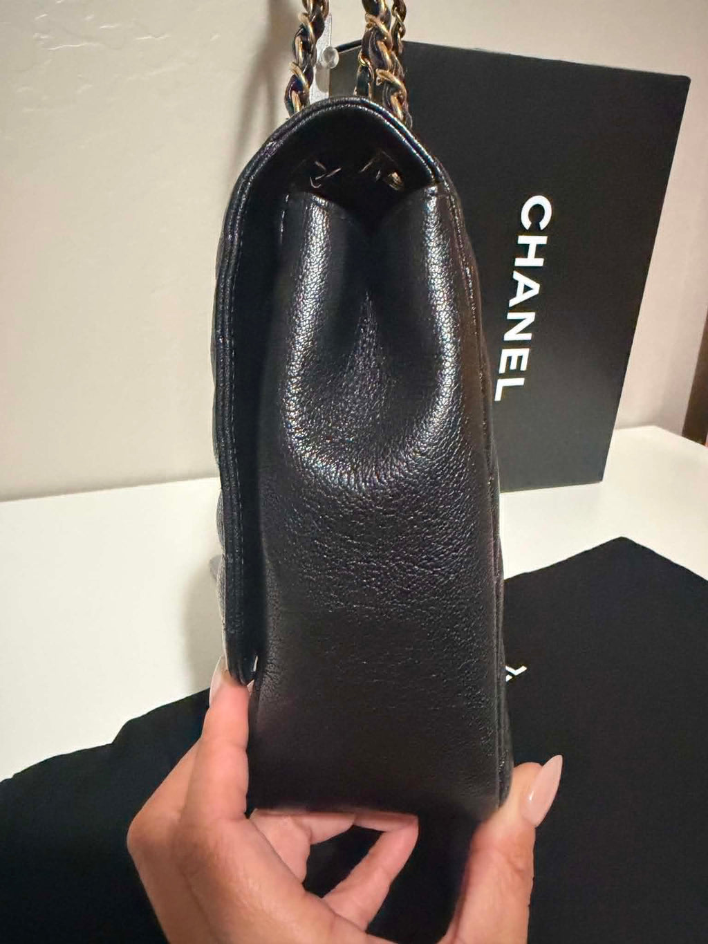 [ PRE LOVED ] CHANEL Black Diagonal Quilted Leather Medium Classic Single Flap Bag