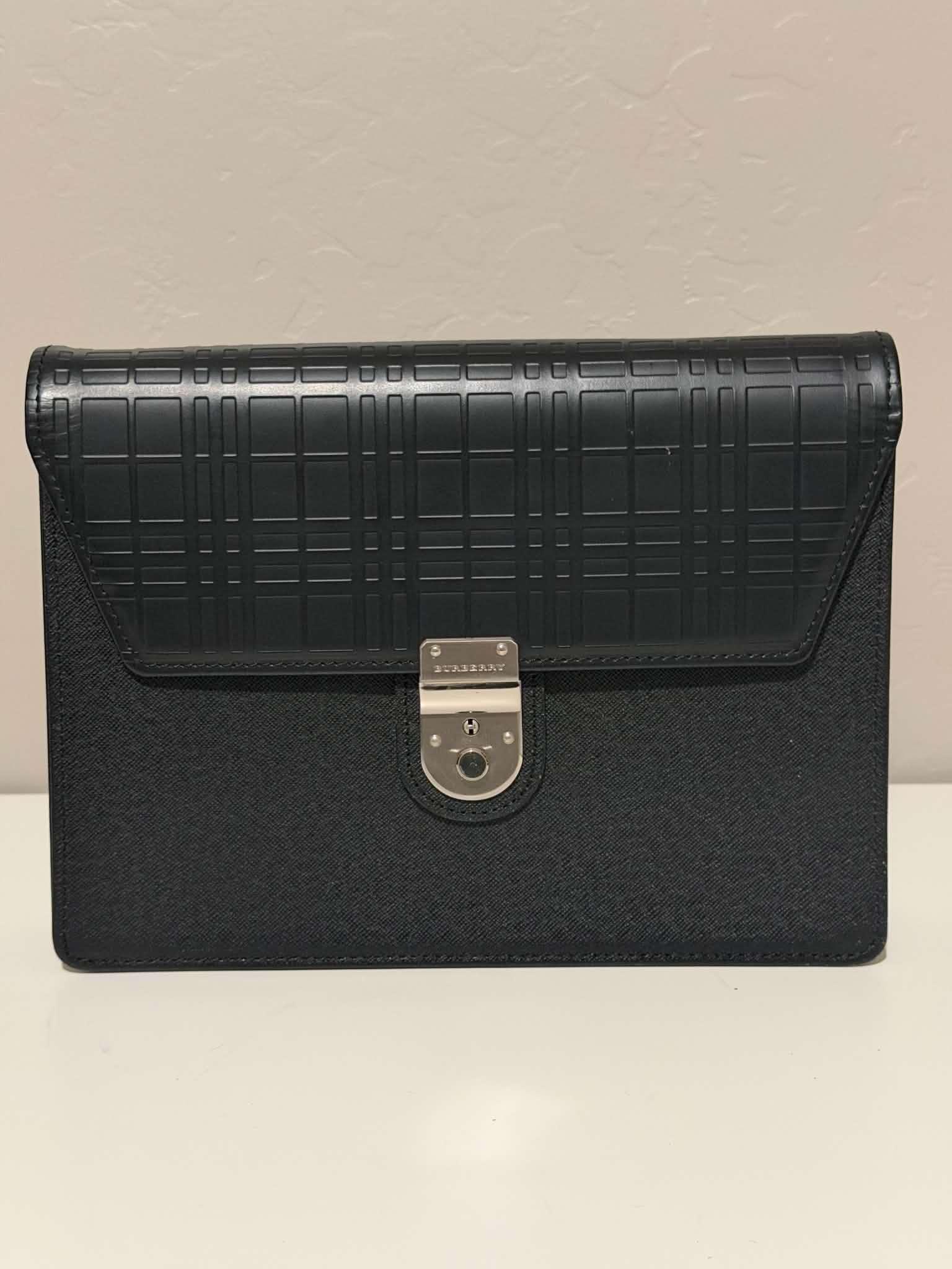 [ PRE LOVED ] BURBERRY Leather Clutch Bag