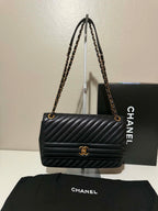 [ PRE LOVED ] CHANEL Black Diagonal Quilted Leather Medium Classic Single Flap Bag