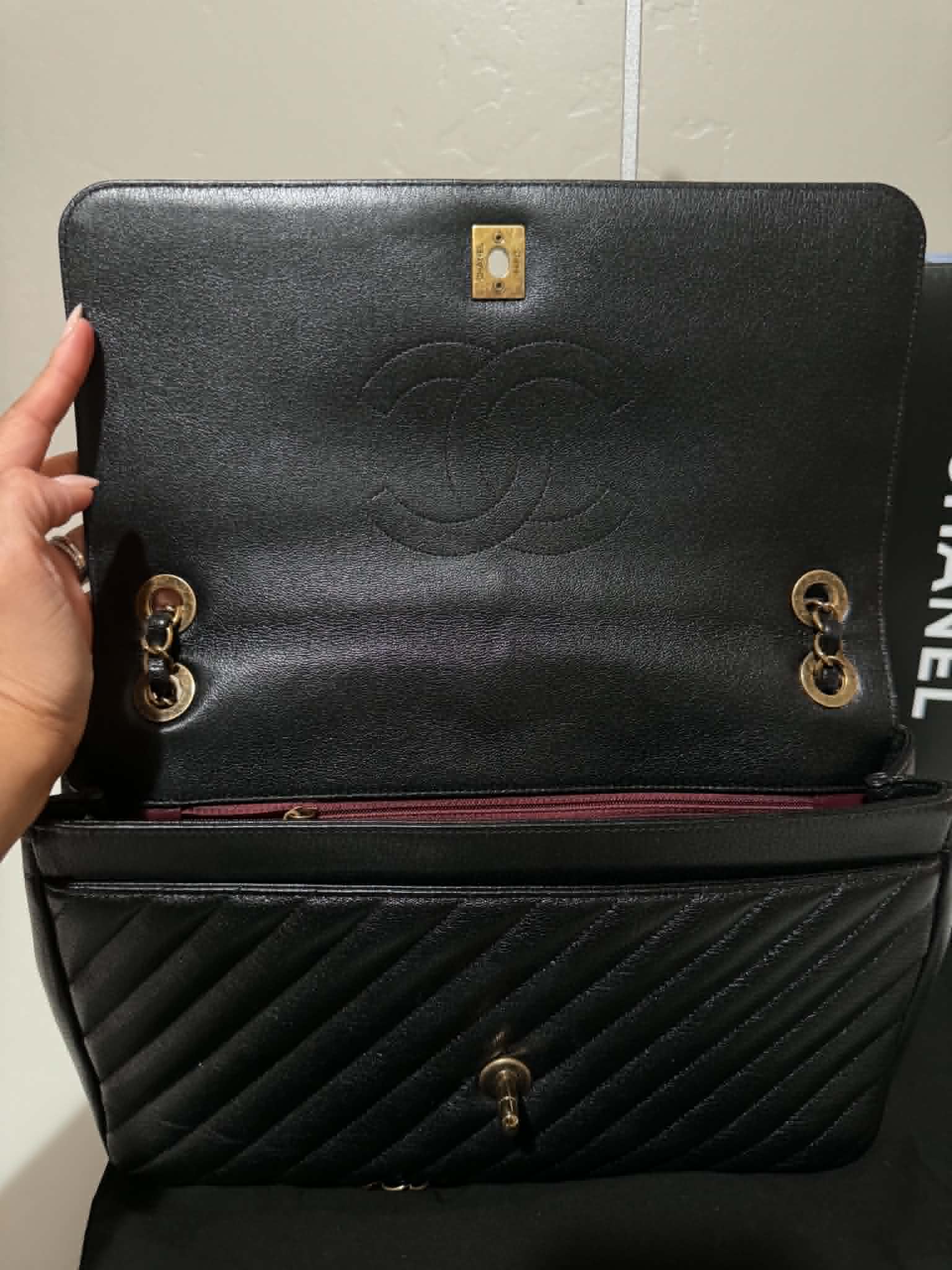 [ PRE LOVED ] CHANEL Black Diagonal Quilted Leather Medium Classic Single Flap Bag