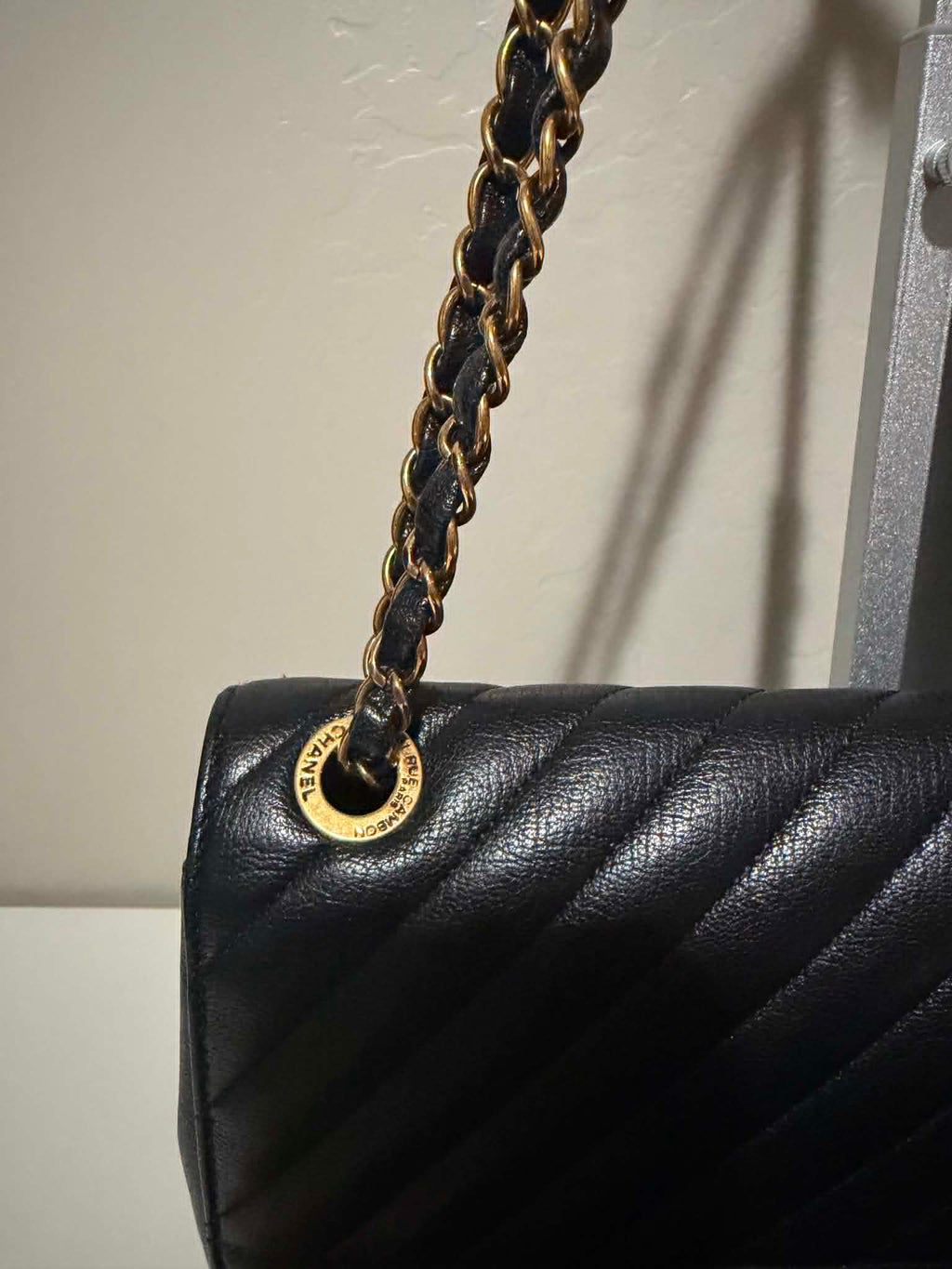 [ PRE LOVED ] CHANEL Black Diagonal Quilted Leather Medium Classic Single Flap Bag