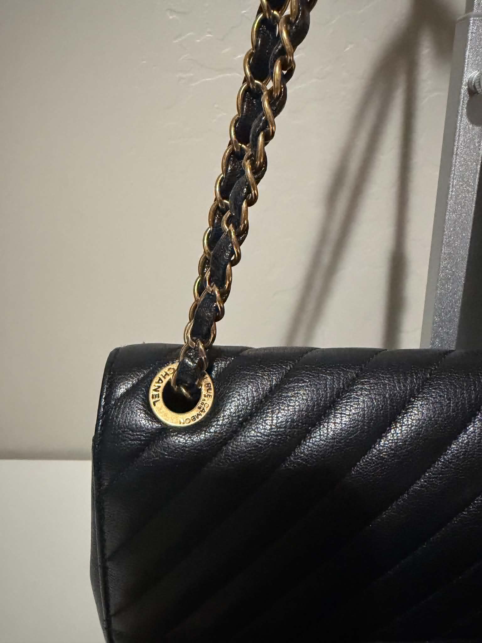 [ PRE LOVED ] CHANEL Black Diagonal Quilted Leather Medium Classic Single Flap Bag
