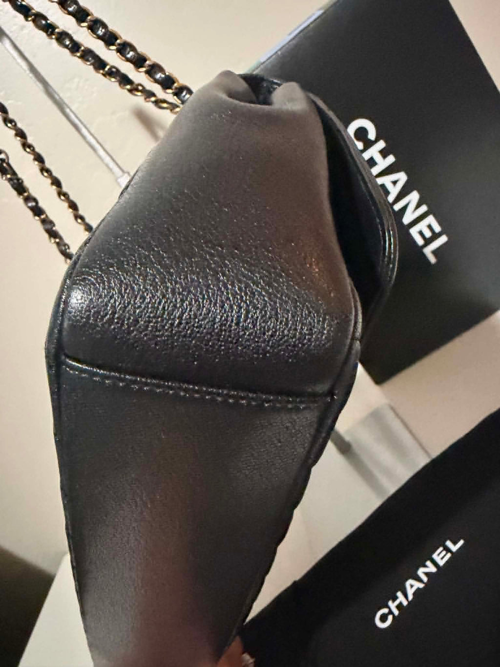 [ PRE LOVED ] CHANEL Black Diagonal Quilted Leather Medium Classic Single Flap Bag