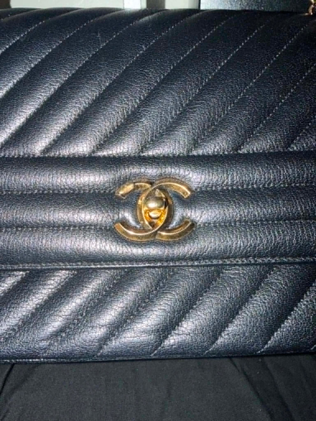 [ PRE LOVED ] CHANEL Black Diagonal Quilted Leather Medium Classic Single Flap Bag
