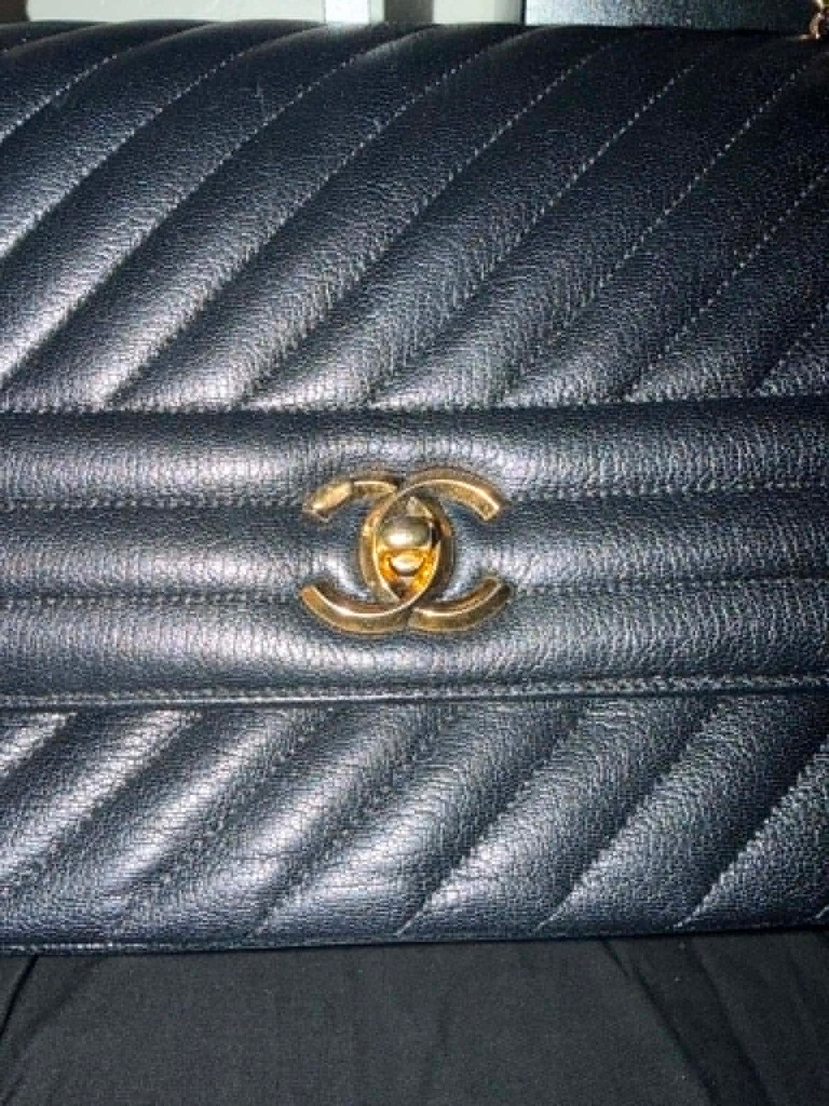 [ PRE LOVED ] CHANEL Black Diagonal Quilted Leather Medium Classic Single Flap Bag
