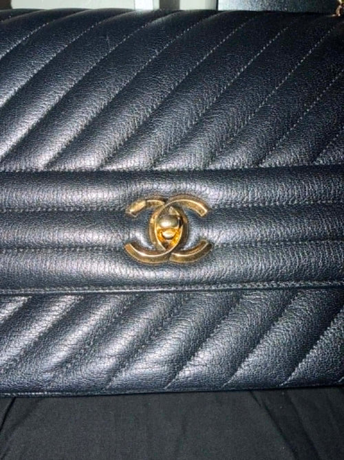 [ PRE LOVED ] CHANEL Black Diagonal Quilted Leather Medium Classic Single Flap Bag